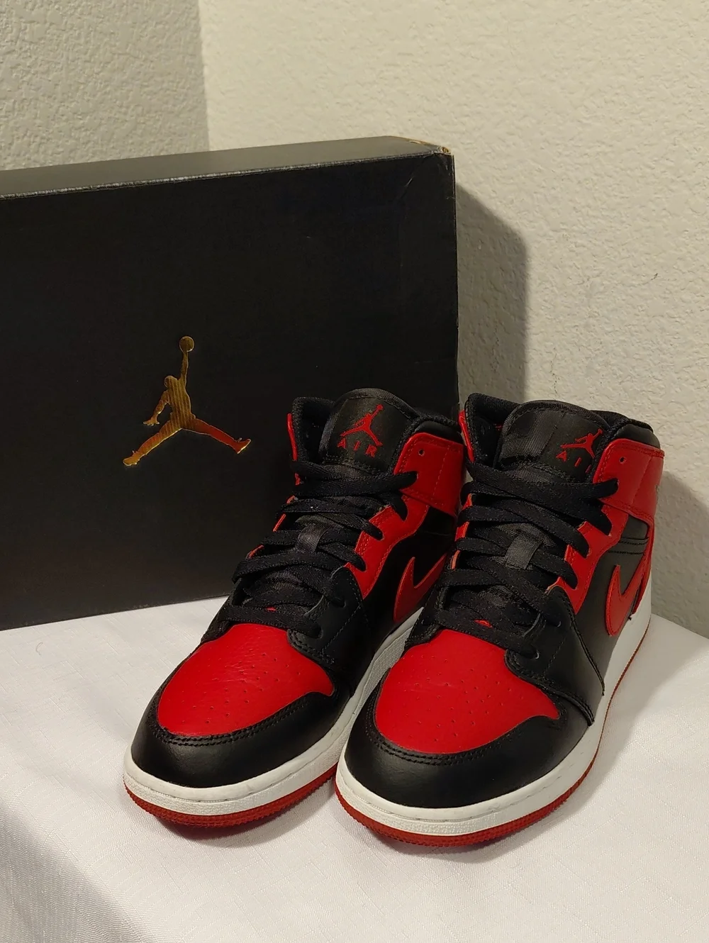 Air Jordan Mid 1 Sneakers